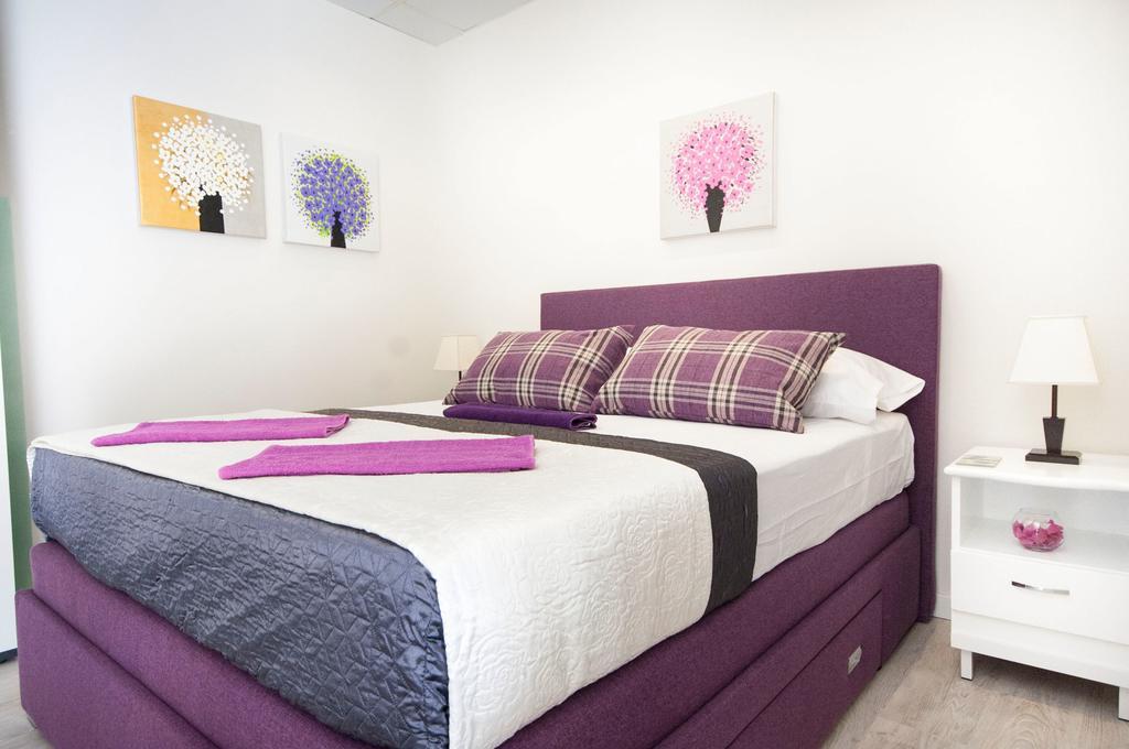 Pina And Lavender Apartment